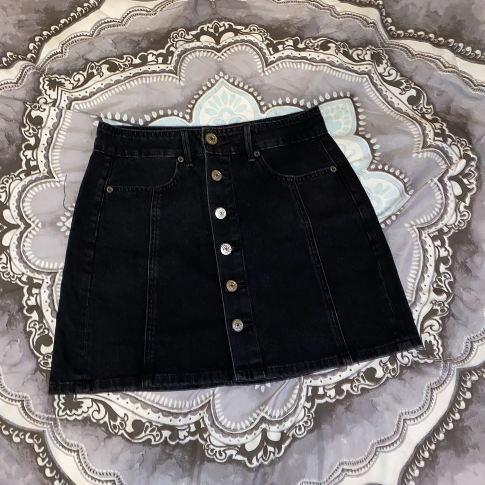 Juniors black skirt